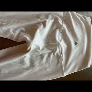 White lululemon 23 inch crop leggings